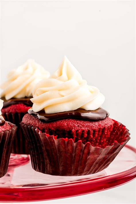 Easy Homemade Red Velvet Cupcakes