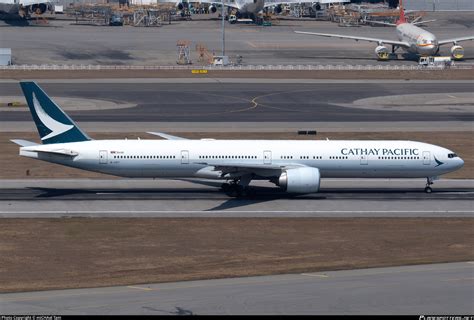 B Kqt Cathay Pacific Boeing Er Photo By Michael Tam Id