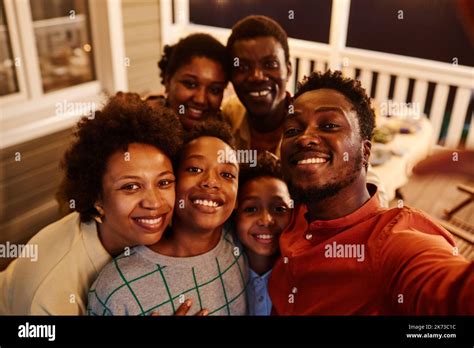 Pov De La Famille Afro Am Ricaine Heureuse Prenant Photo Selfie La