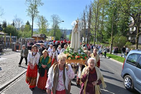 Procesja Fatimska Z Sanktuarium Na Krzept Wkach Do Ko Cio A W Krzy A