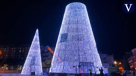 Badalona Presume De Haber Instalado El Rbol De Navidad M S Alto De