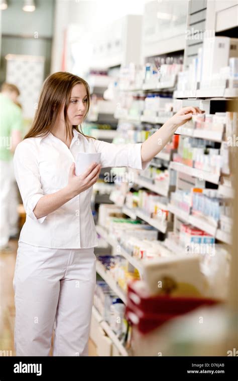 Pharmacist Filling Prescription Stock Photo Alamy