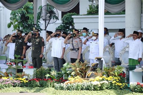 Polri Hadir Dan Meriahkan Upacara Peringatan Hari Santri