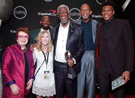 5 Celebrities The Late Bill Russell Gave The Middle Finger To