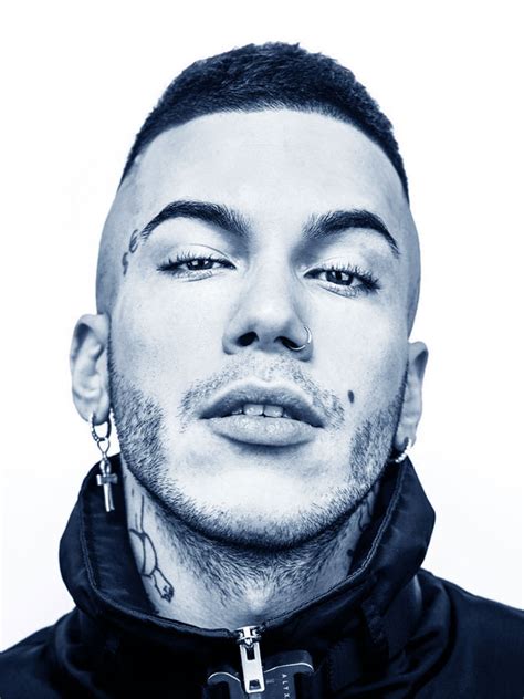 Sfera Ebbasta la biografia Carriera musicale vita privata e curiosità