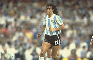 Mario Alberto Kempes Su recordado paso por Fernández Vial a los 42