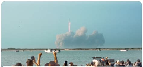 L esplosione del razzo più grande del mondo SpaceX pochi minuti dopo il