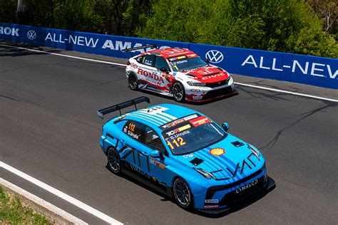 Urrutia Wins Bathursts Race 1 And Huff Takes The Points Lead Tcr Hub