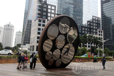 Penampakan Tugu Sepeda Berbiaya Rp Juta Foto