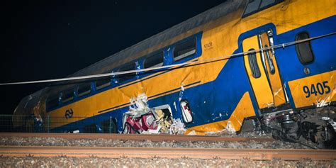 Olanda Scontro Tra Due Treni Un Morto E Decine Di Feriti