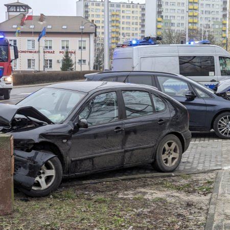 Nietypowy wypadek na Żebrowskiego Ucierpiała 53 letnia rowerzystka WIDEO