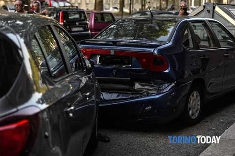 Pedoni Investiti Sul Marciapiede A Torino Foto Stefano Guidi