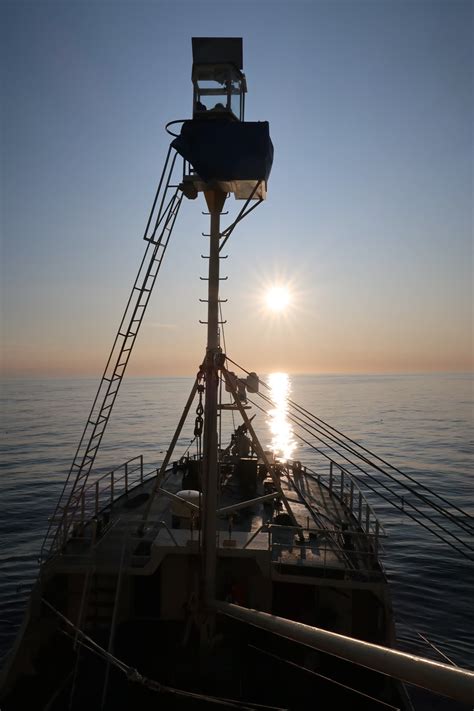 2019 Norwaymidnight Sun On The Arctic Ocean Japan Forward
