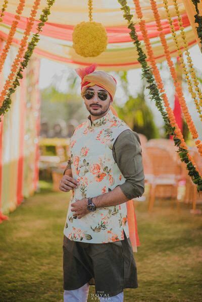 Stylish Mehndi Dresses For Men Mehndi Outfit Ideas For Groom