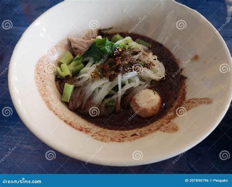 Macarr O Thai Pequenos F Gado De Carne De Porco E Sopa De Sangue De