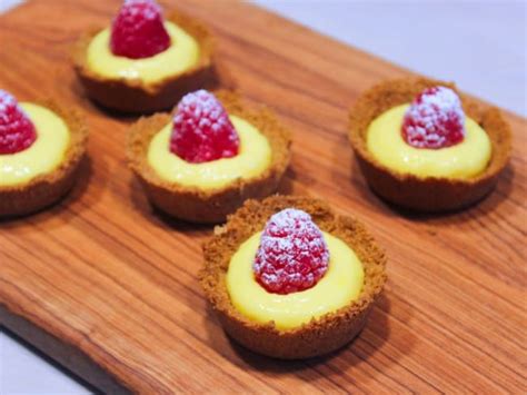 Mini Tartelettes au Lemon Curd et Framboises Recette par Délicimô