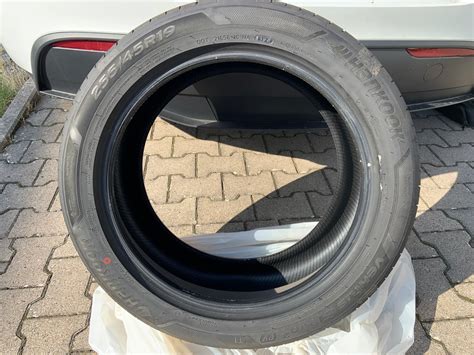 [Verkauft] Einzelnen Reifen - 110€ inkl. Versand - Model Y 255/45 R19 ...