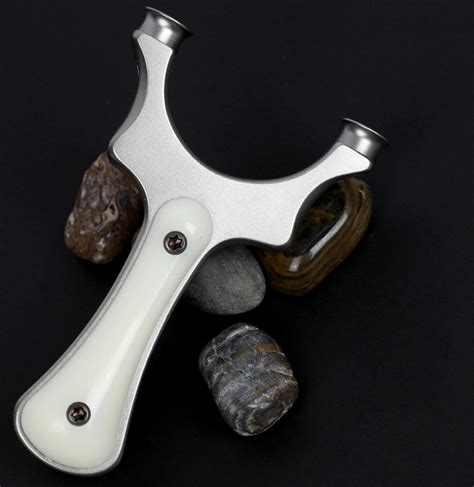 Titanium Alloy Slingshot With Flat Rubber Band High Precision Removable