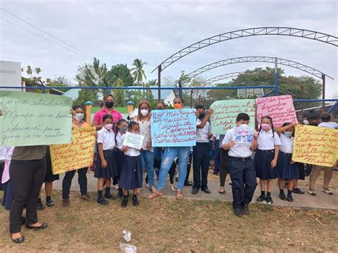 Padres Protestan Por Falta De Docentes En La Colorada Critica