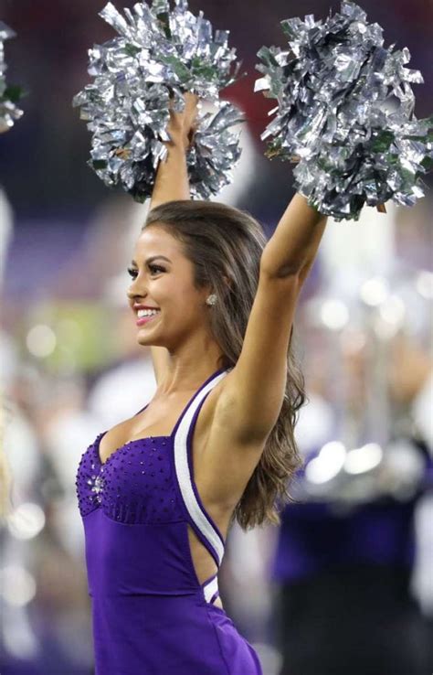 Pin By Willread On Cheerleaders Tcu Cheerleaders Football