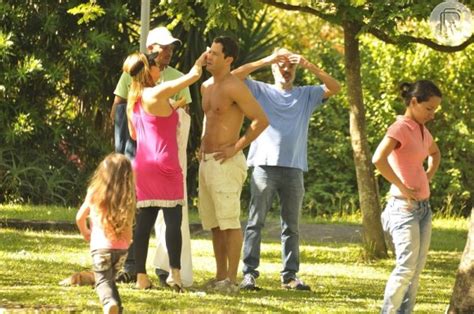 Foto Por Causa Do Calor Preciso Que A Produ O Elimine O Suor Do