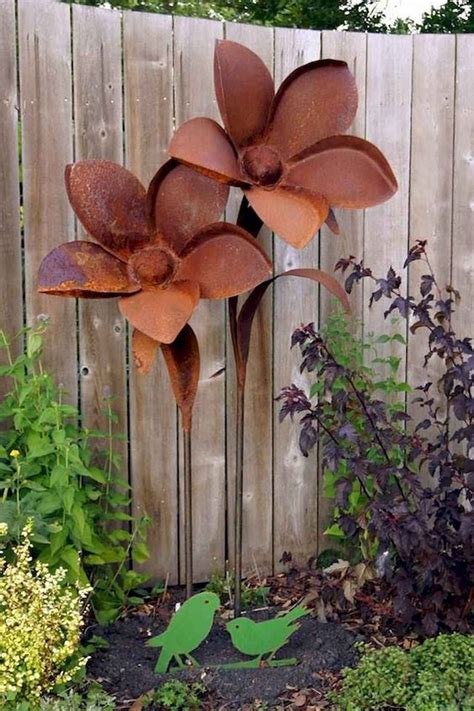 Cool And Unique DIY Garden Art Ideas For Attractive Garden 04 Garden