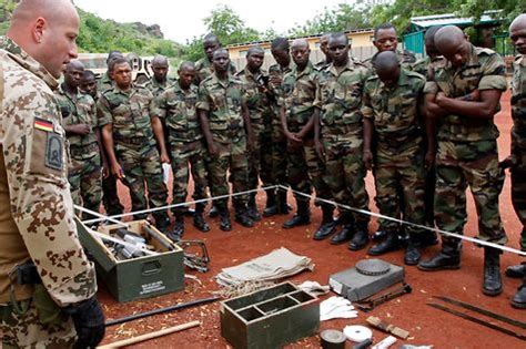 Deutscher Bundestag Bundeswehreinsatz Eutm Mali Mit Gro Er Mehrheit