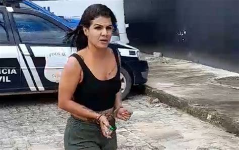 Polícia Militar prende mulher suspeita de tráfico de drogas no Bairro