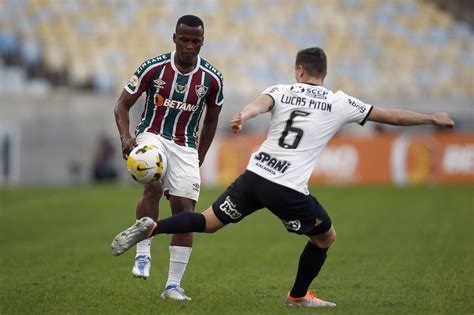 Lucas Piton atinge marca expressiva pelo Corinthians em classificação