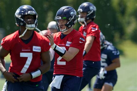 Seahawks Quarterback Battle Shows No Signs Of Letting Up Any Time Soon