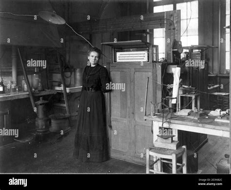 Marie Curie in her Paris Laboratory, 1912 Stock Photo - Alamy