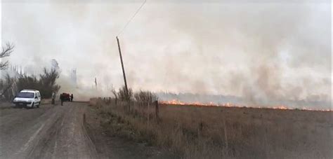 Apagaron Voraz Incendio En Una Chacra Que Se Desat Por Una Quema De