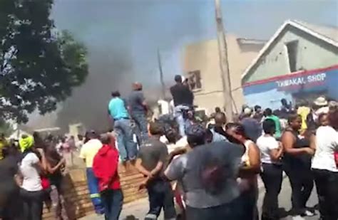 Watch Cape Flats Community Burn Homes Where Tazne Was Hidden Sapeople