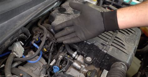 Cómo cambiar cables de bujías en un coche