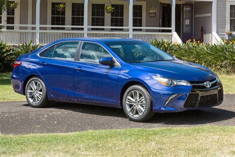 Used 2016 Toyota Camry Hybrid For Sale Pricing And Features Edmunds