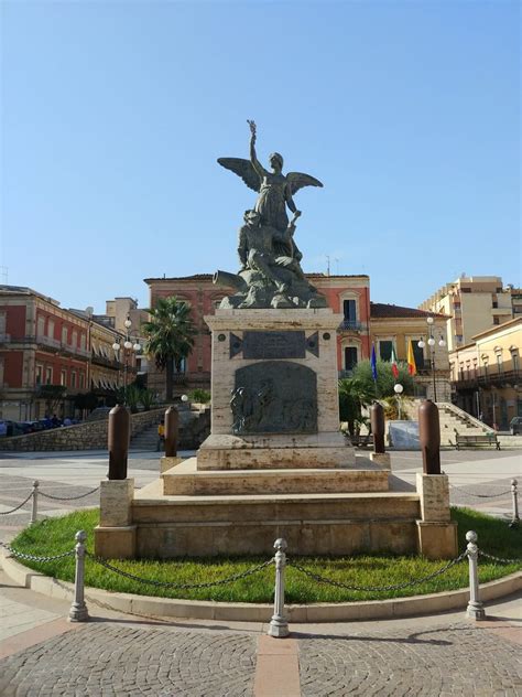 Vittoria Il Monumento Ai Caduti Onoranze Ai Caduti Nella Guerra Del