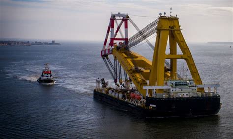 WATCH One Of The Worlds Largest Floating Cranes Arrives At Port Of Dundee