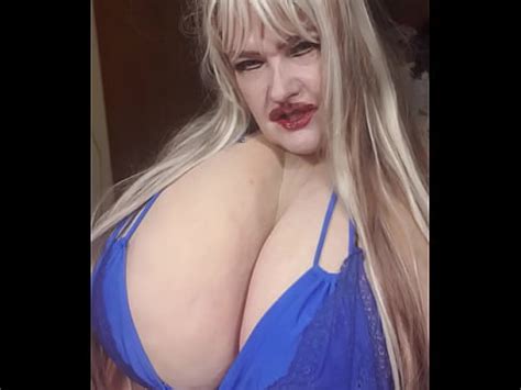 Mira a Susi dando una buena mamada mira un montón de semen de squirtingtoy XVIDEOS