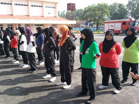 Kadet Bomba Dan Penyelamat Smk Paka Berjuanglah Kadet Bomba Wanita Smk