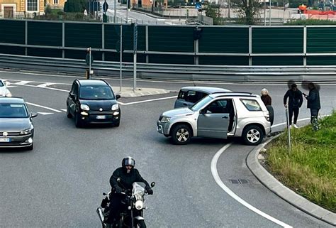 Zogno Altro Incidente D Auto Alla Rotatoria Il Terzo In Due Settimane