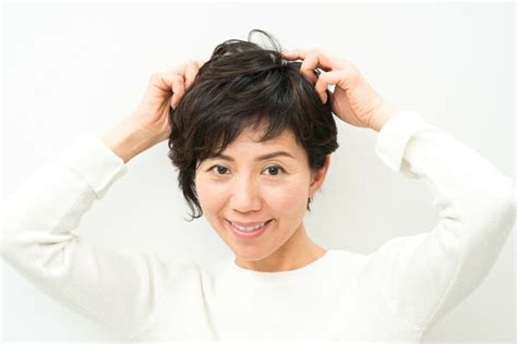 頭頂部の「薄毛をなかったことに！」する根元パーマがすごい【40代女性の髪型】 Preciousjp（プレシャス）