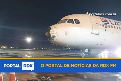 Vídeo Mostra Desespero De Passageiros Durante Turbulência Em Avião Danificado Por Tempestade