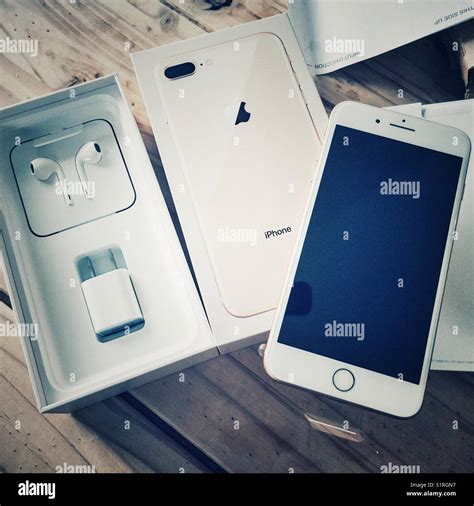 Iphone 8 plus hi-res stock photography and images - Alamy