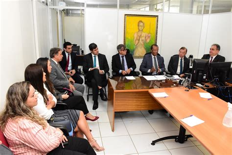 Presidente do TJPB se reúne juízes e servidores no Fórum da Comarca