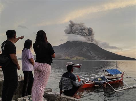 Vulkan Ruang in Indonesien Höchste Alarmstufe nach nächtlicher