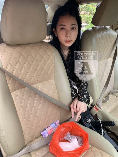 Gương mặt lạnh lùng của hot girl 19 tuổi khi bị công an bắt quả tang