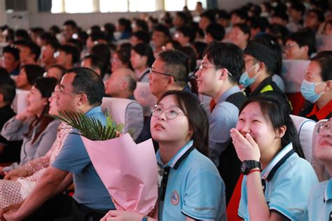 青春无畏不散场 郑州市第三十一高级中学举行高三学子毕业典礼 郑州教育信息网