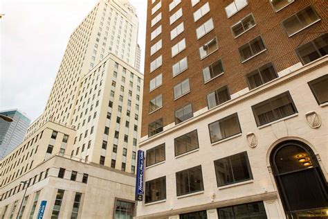 Hampton Inn & Suites Dallas / Downtown, 1700 Commerce Street, Dallas ...