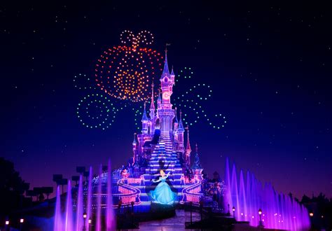 Disney Electrical Sky Parade Une Parade A Rienne Nocturne Avec Un Show