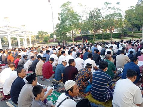 Ribuan Warga Muhammadiyah Salat Iduladha Di Jalan Pahlawan Surabaya